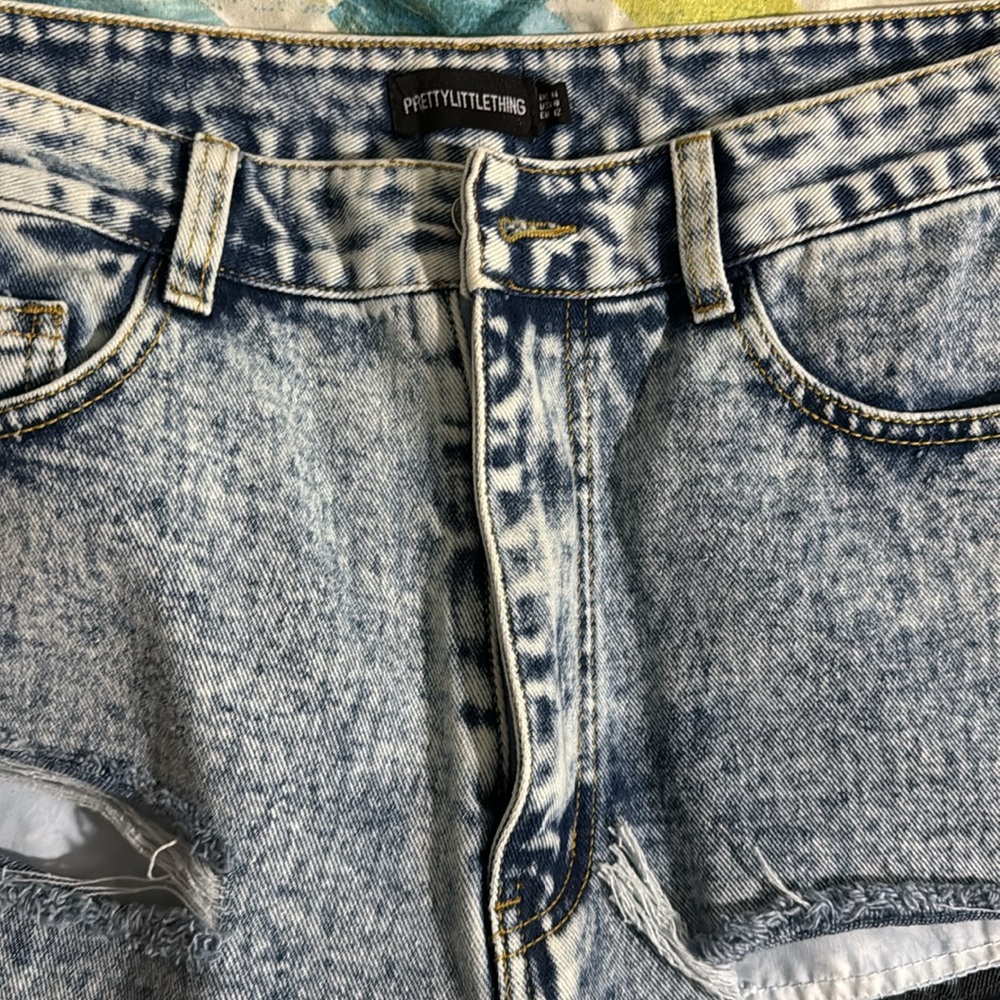 PrettyLittleThing Jeans - Picture 3 of 7